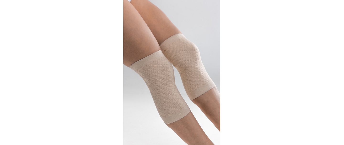 Elastic bandage for the knee, model 102